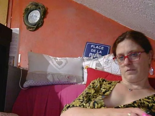 Live sex webcam photo for lanaxxx1 #291285235