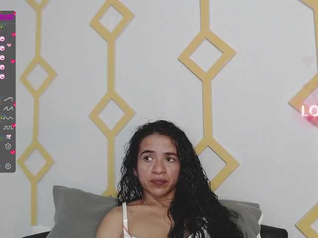 Live sex webcam photo for laraqueen09 #273610801