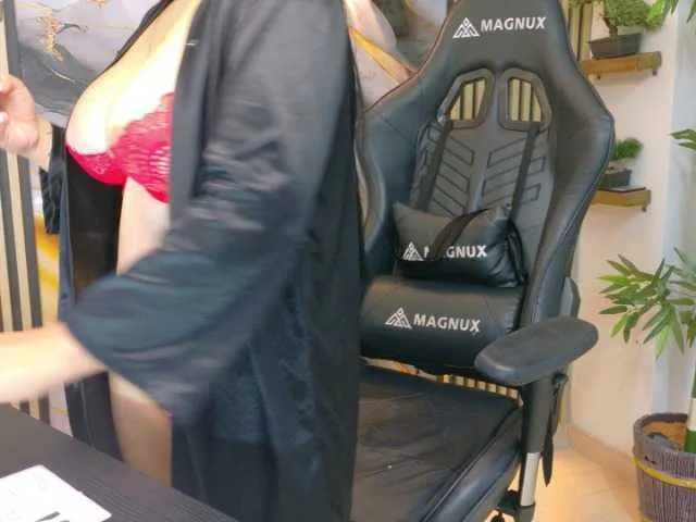 Live sex webcam photo for lararoberts1 #291848969