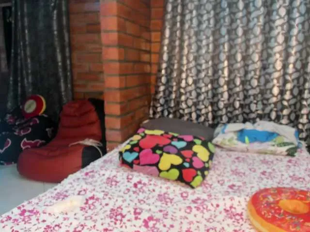 Live sex webcam photo for latin-couple77 #276047438