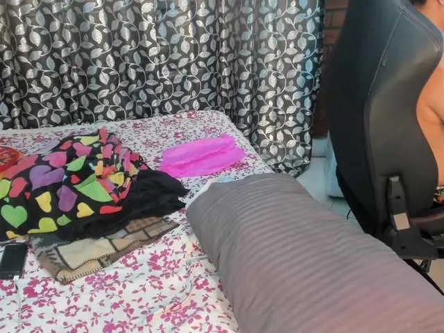 Live sex webcam photo for latin-couple77 #276064128