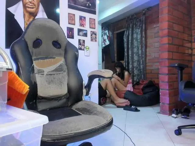 Live sex webcam photo for latin-couple77 #276359929