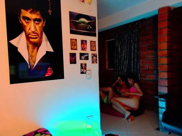 Live sex webcam photo for latin-couple77 #276610093