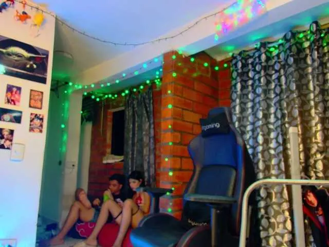 Live sex webcam photo for latin-couple77 #276890838