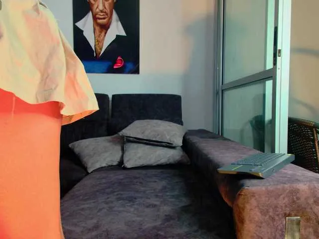 Live sex webcam photo for latin-couple77 #290419312