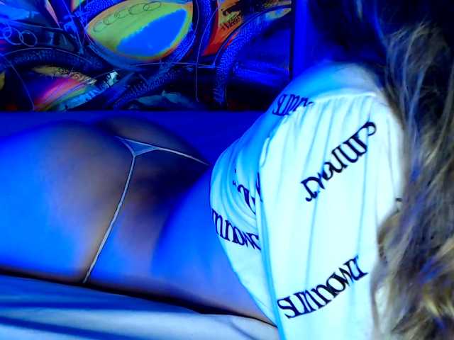 Live sex webcam photo for latinaaaa18 #274351165