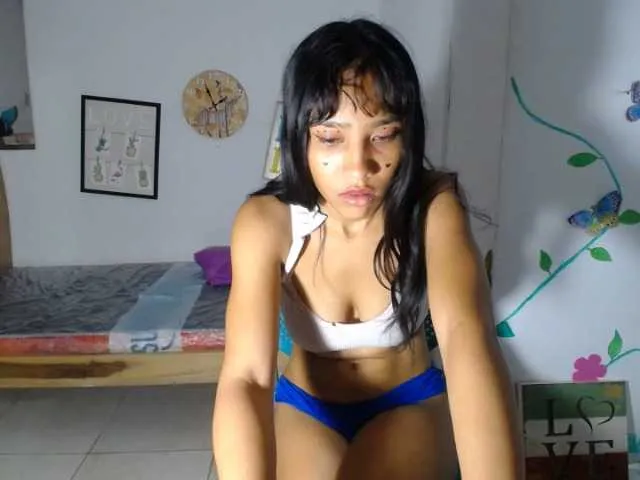 Live sex webcam photo for latinamiel1 #274256171