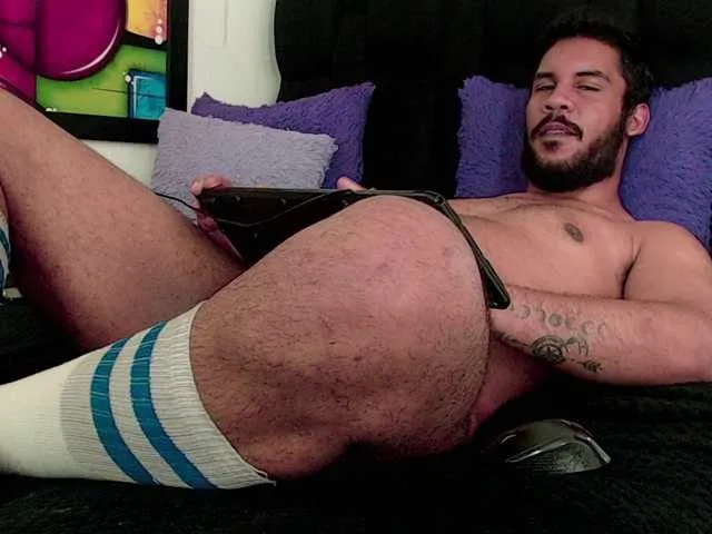 Live sex webcam photo for latinblack18 #290485446