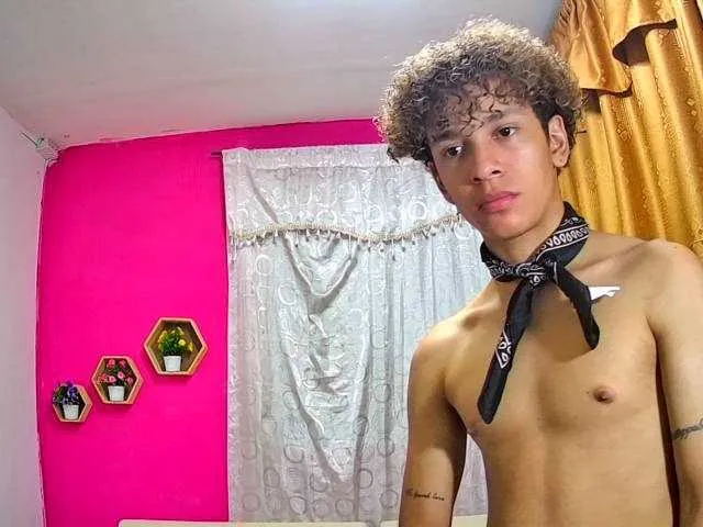 Live sex webcam photo for latinhotboy19 #276134233