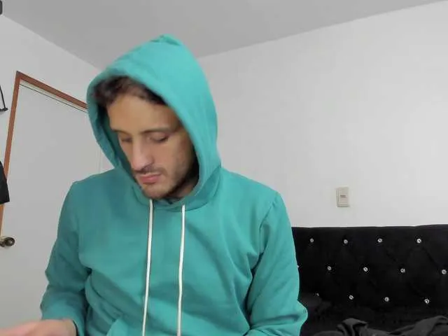 Live sex webcam photo for latinmilks69 #276018416