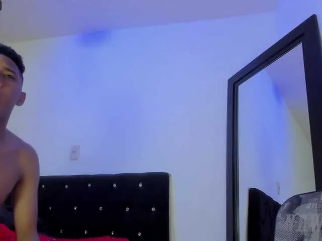 Live sex webcam photo for latinmilks69 #276181352