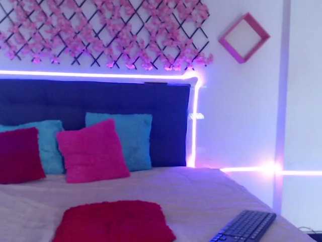 Live sex webcam photo for latinoslovers #274437739