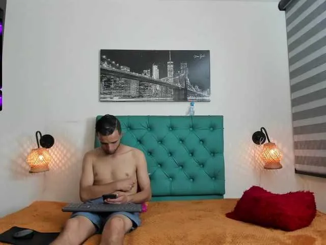 Live sex webcam photo for latinoslovers #275918350