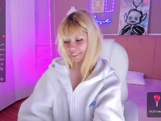 Live sex webcam photo for laukyubey #275618445