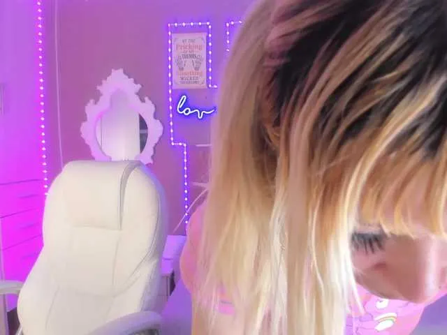 Live sex webcam photo for laukyubey #275704735