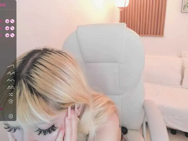 Live sex webcam photo for laukyubey #277427304