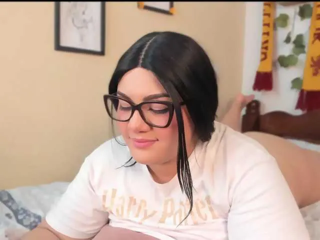 Live sex webcam photo for laulee21 #275452244