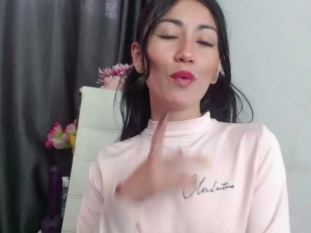 Live sex webcam photo for laura-70 #274484932