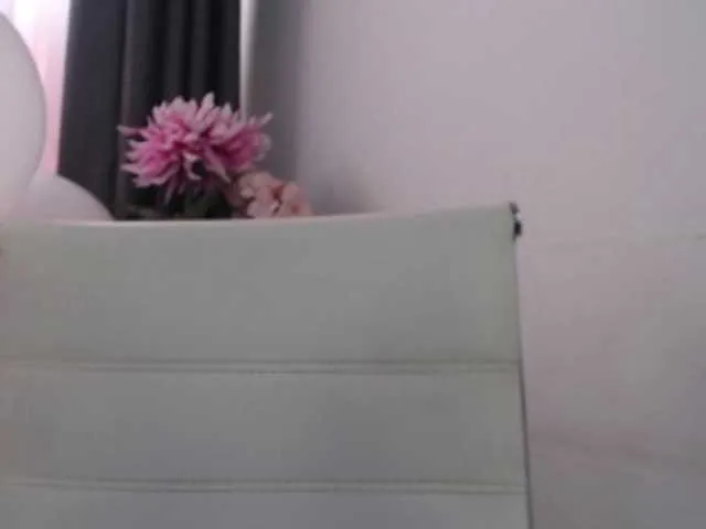 Live sex webcam photo for laura-70 #274595720