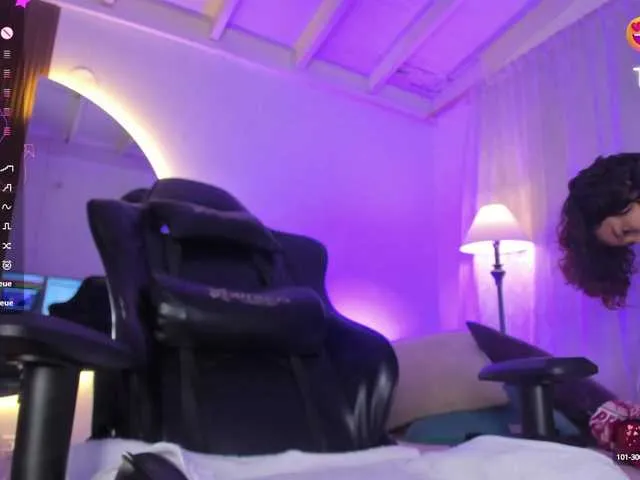 Live sex webcam photo for laura-hills18 #290439321