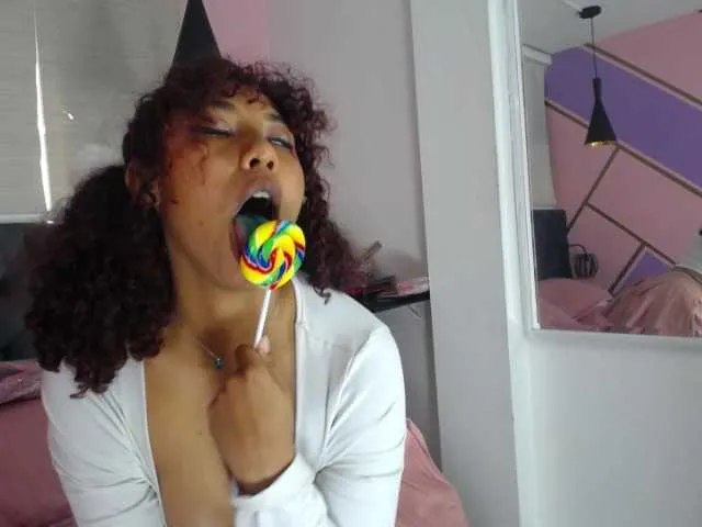 Live sex webcam photo for lauraltt #290440738