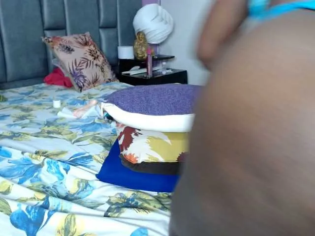 Live sex webcam photo for lauranauthy #273479086