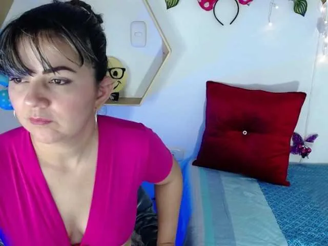Live sex webcam photo for laurapink1 #272688660