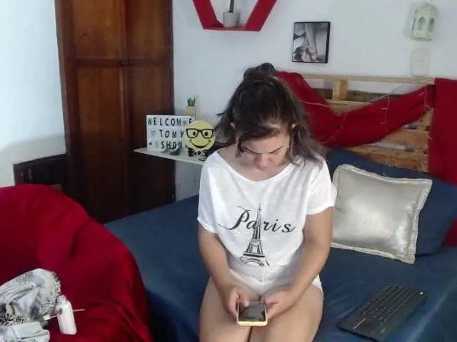 Live sex webcam photo for laurapink1 #272846840