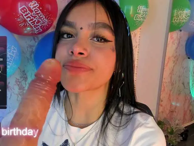 Live sex webcam photo for laurencamila1 #290478915