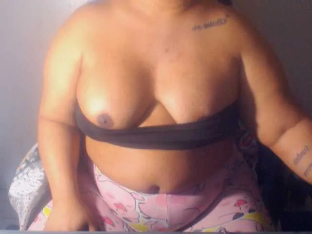 Live sex webcam photo for laurenchynax #291828822