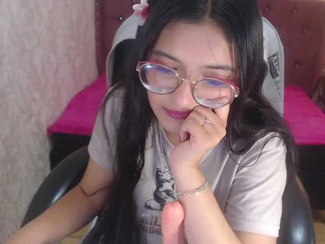 Live sex webcam photo for laurenelove #291146979