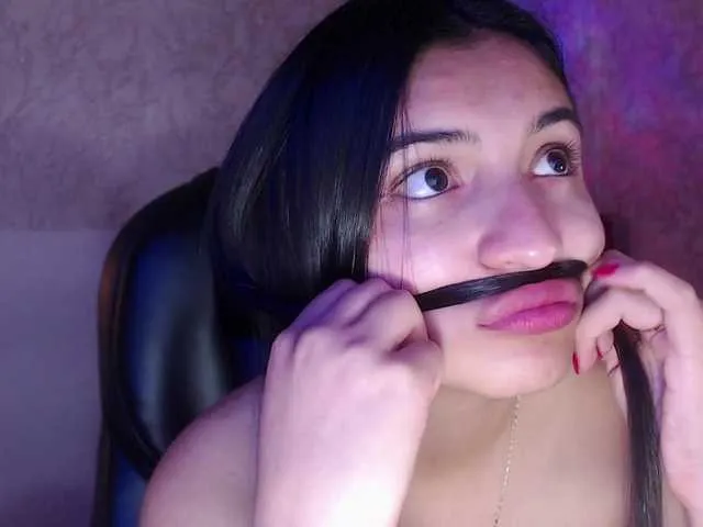 Live sex webcam photo for laurenelove #291402454