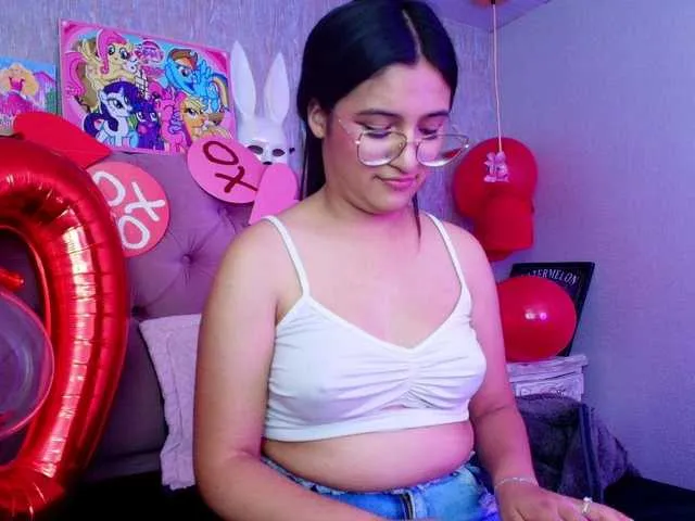 Live sex webcam photo for laurenelove #292935380