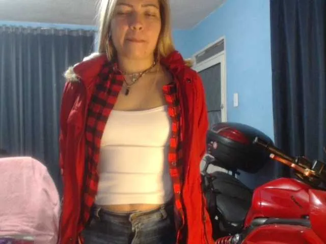 Live sex webcam photo for laurenmarlyn #276890129