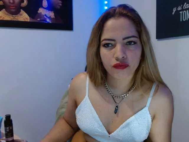 Live sex webcam photo for laurenmarlyn #277445129