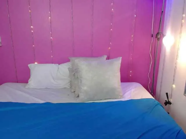 Live sex webcam photo for laurenxl #271949376