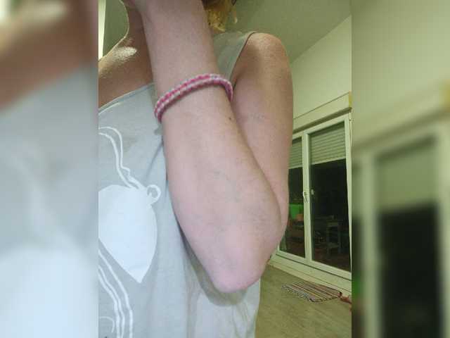 Live sex webcam photo for lauriehot1 #276662840