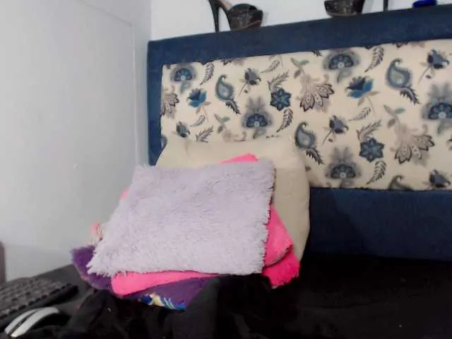 Live sex webcam photo for lea-fox #273336432