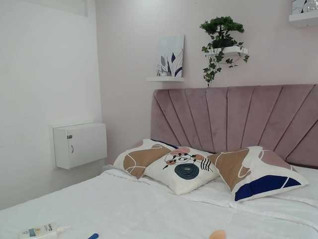 Live sex webcam photo for leaan-angel #274294816