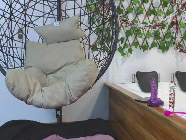 Live sex webcam photo for leigh-angels #288064026