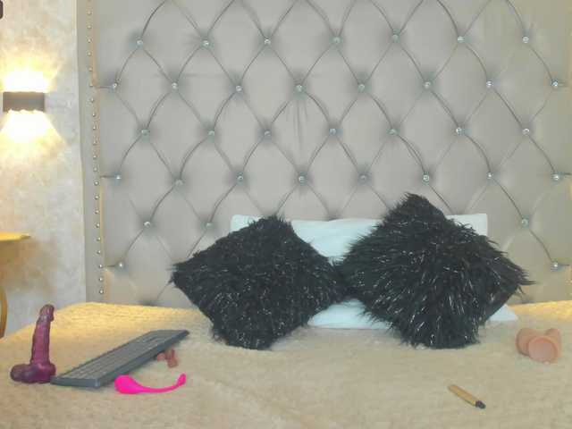 Live sex webcam photo for leigh-angels #288064089