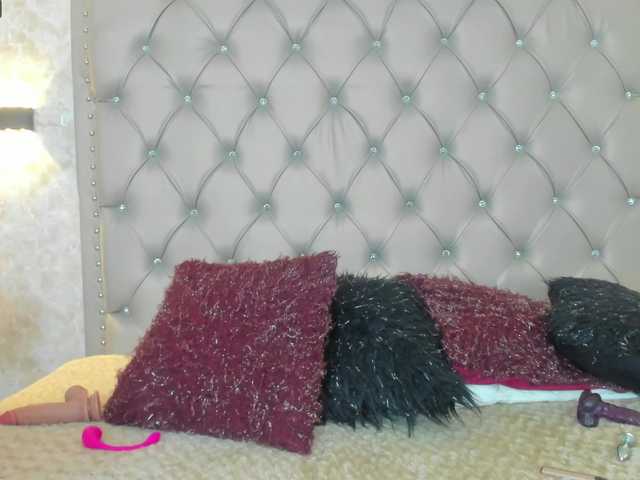 Live sex webcam photo for leigh-angels #288064097