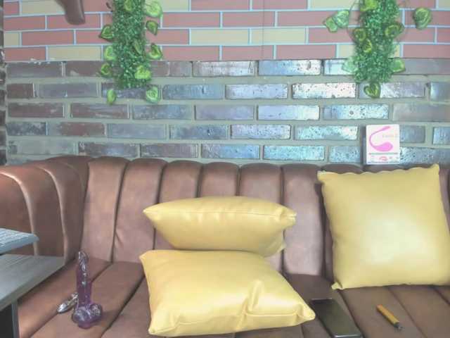 Live sex webcam photo for leigh-angels #288064117