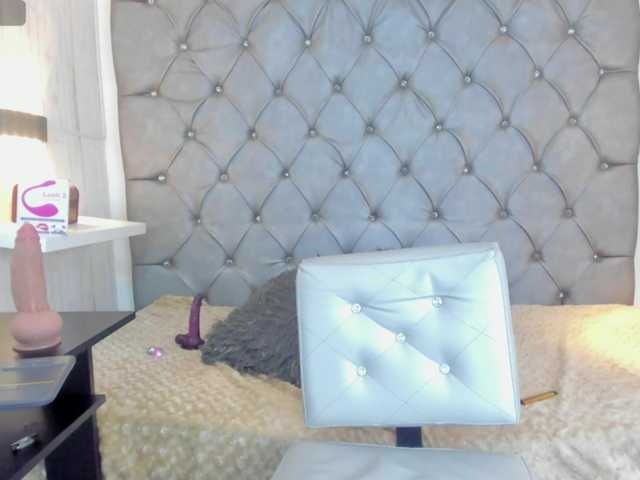 Live sex webcam photo for leigh-angels #288064119