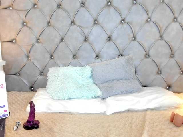 Live sex webcam photo for leigh-angels #290152846