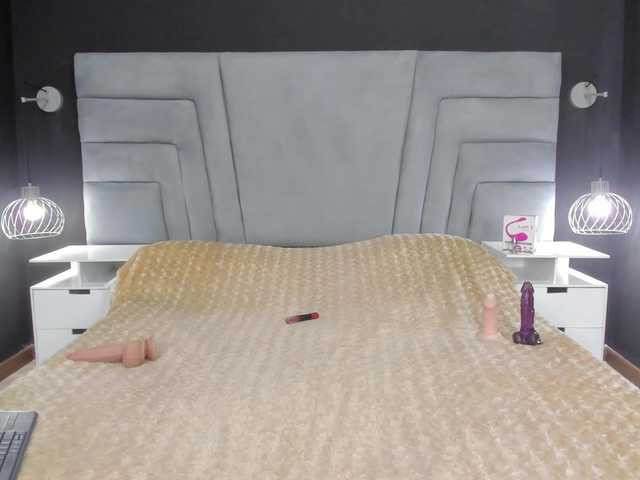 Live sex webcam photo for leigh-angels #290462171