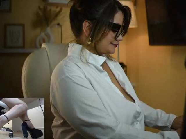 Live sex webcam photo for leilamendez #291638207