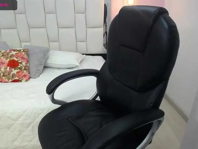 Live sex webcam photo for lena-reid #273540495