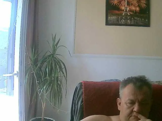 Live sex webcam photo for leo2008842 #275966231