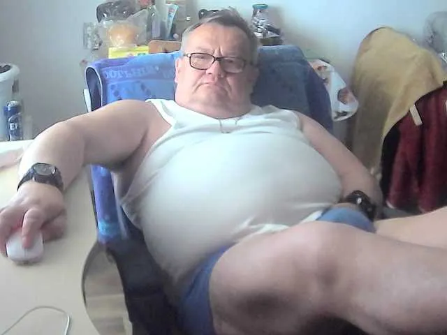 Live sex webcam photo for leo2008842 #291212821